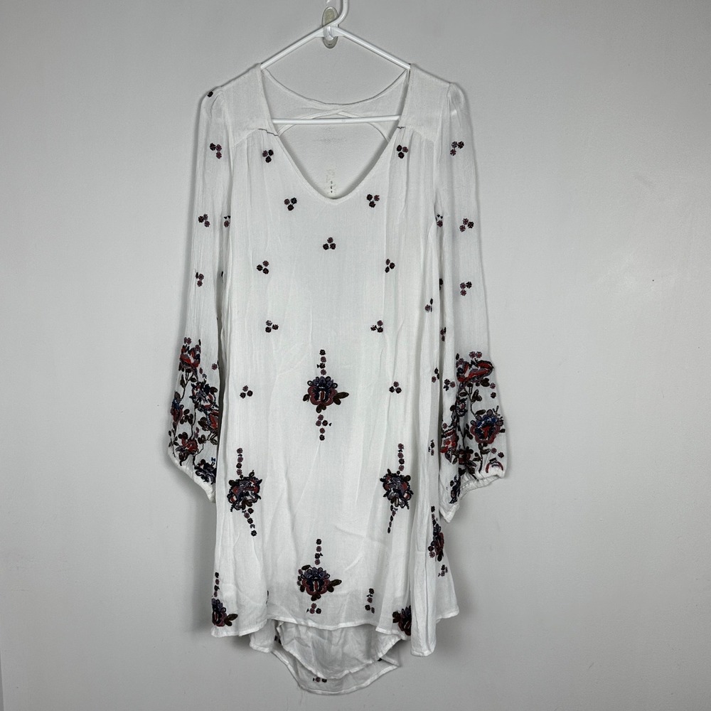 Free People Bell Sleeve Bohemian Dress White Burgundy Embroidered Sz Large Boho - Picture 14 of 16